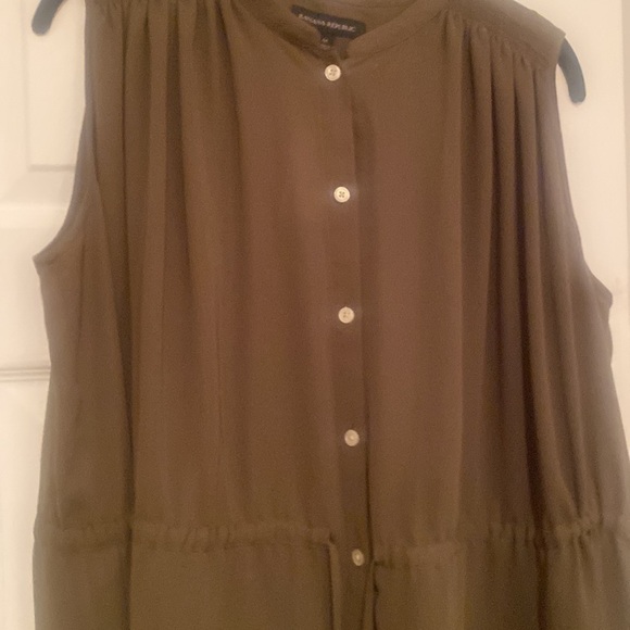 Banana Republic woman sleeveless  drawstring, olive blouse in size M new with … - Picture 2 of 7